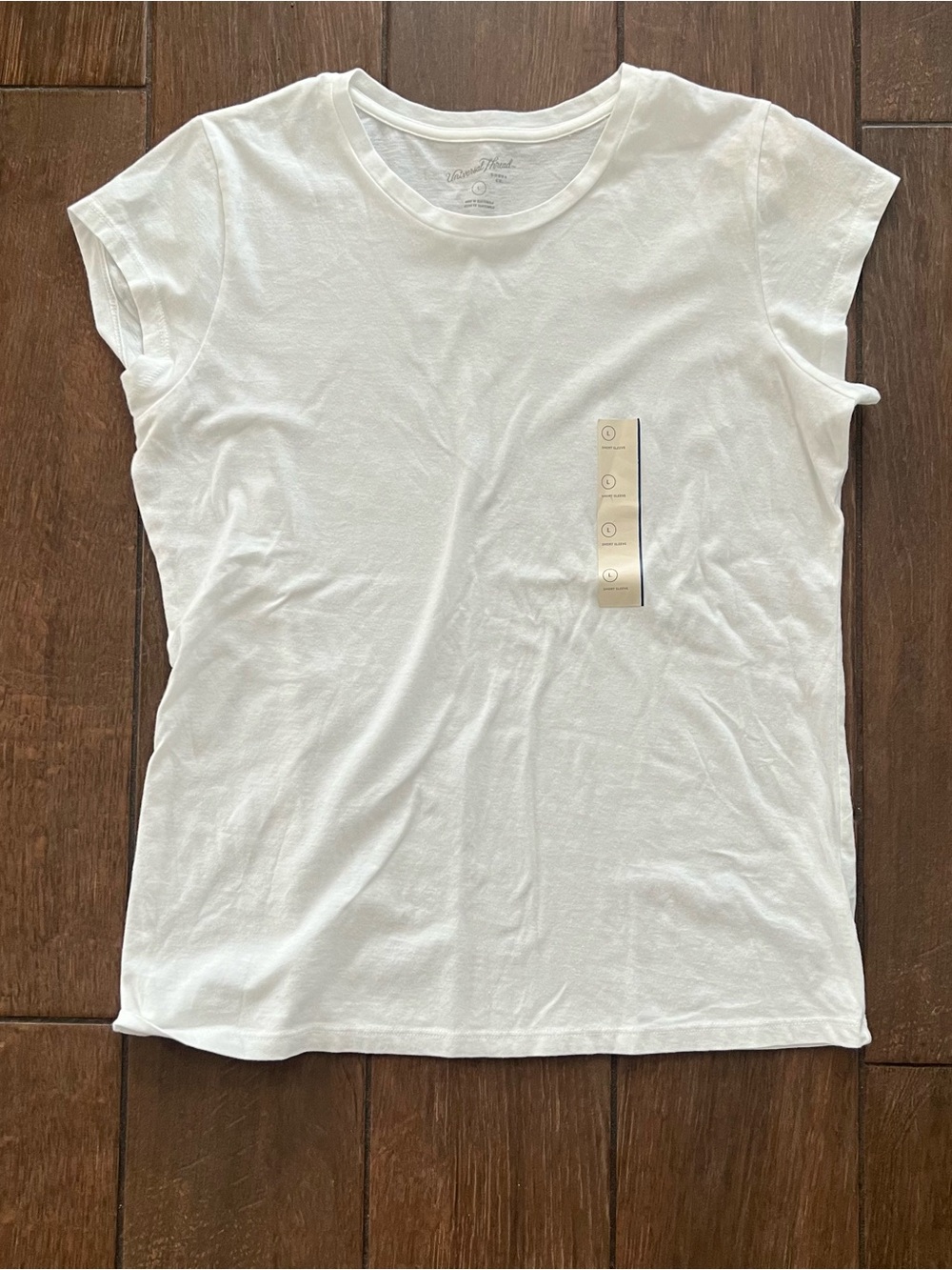 Classic White Crewneck Women’s Tee Universal Thread size L New with Tags